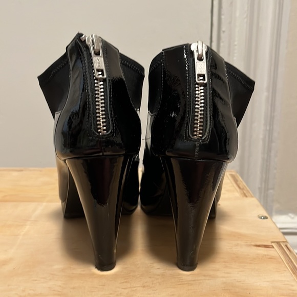 Black patent heels with stretchy ankle straps. Size 8.5. - Picture 4 of 6